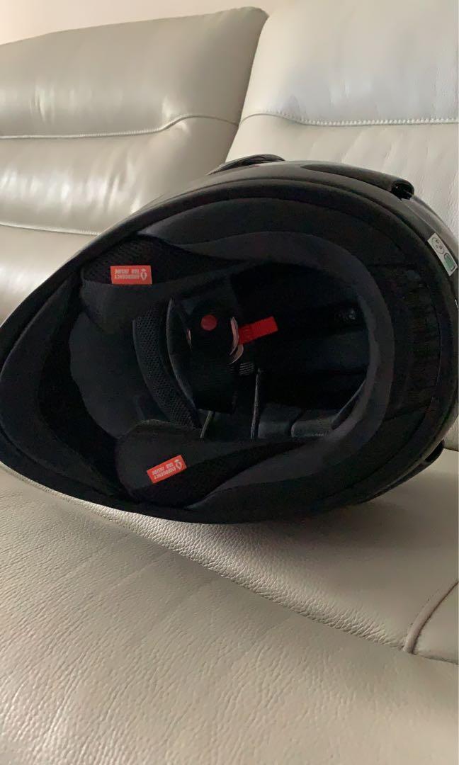 Arai Motorcycle Helmet (Category: Motorcycle Accessories) located in Singapore. Submitted by jovi77 (Listing ID 233251033, Image 2). Description: Use less than 4 times with spare original parts. Size M No dent or scratches. Good as new .