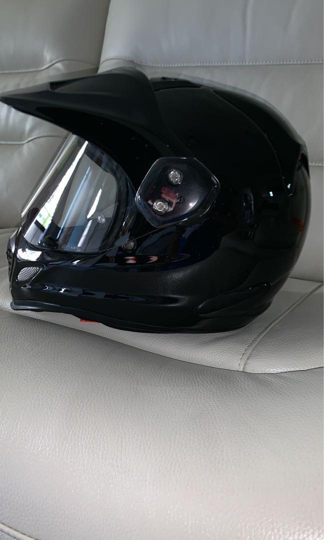 Arai Motorcycle Helmet (Category: Motorcycle Accessories) located in Singapore. Submitted by jovi77 (Listing ID 233251033, Image 3). Description: Use less than 4 times with spare original parts. Size M No dent or scratches. Good as new .