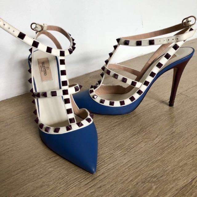 Limited Edition Valentino Rockstud Heels - Iconic Elegance! (Category: Sneakers & Footwear) located in Paranaque City. Submitted by xelafiles (Listing ID 158356931, Image 1). Description: 💕 Elevate your style with these exquisite Limited Edition Valentino Rockstud Heels – a true fashion statement that will turn heads wherever you go! 💃 🔥 Price: Php 20,000 🎉 Original Retail Price: Php 55,000 ✨ **Condition:** Like-new, worn only once for a spec