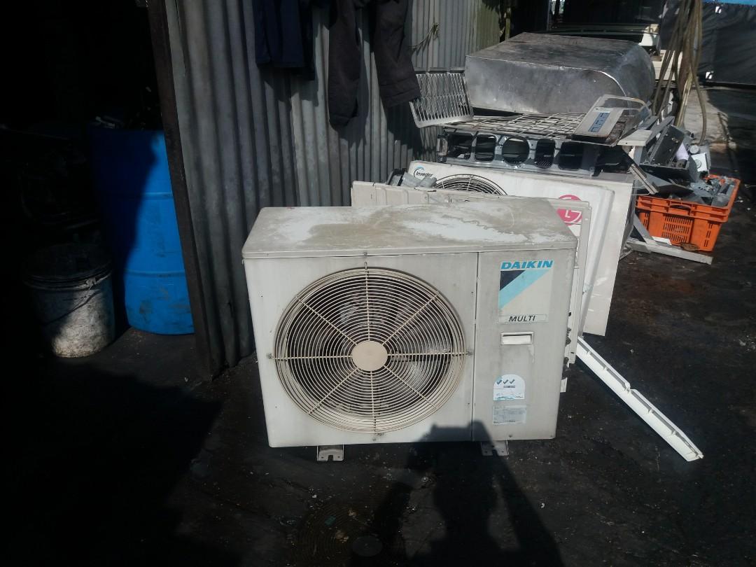 Condensor (Category: Air Conditioners & Heating) located in Singapore. Submitted by aivaaircon (Listing ID 233147659, Image 1). Description: Good condition.