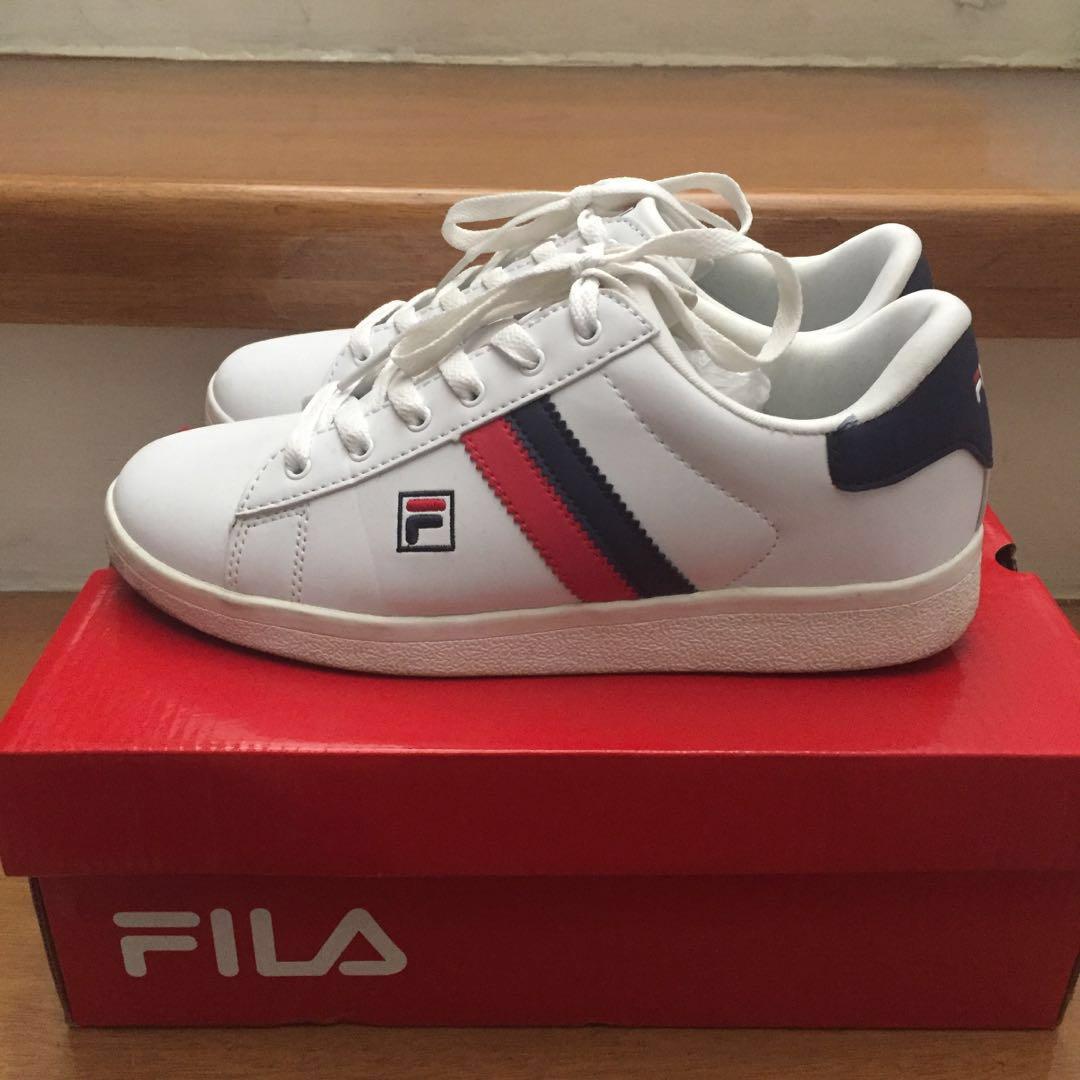 Fila Sere White (Category: Sneakers) located in Quezon City. Submitted by laureenalpha (Listing ID 230013613, Image 2). Description: Size: EU 41 / UK 7 / US 8 Brand: Fila.