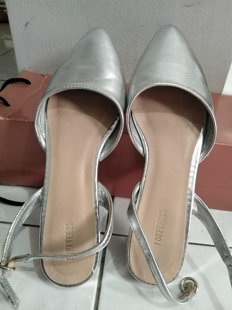 Forever 21 silver sandals hotsell