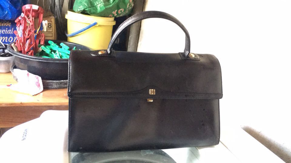 Givenchy sacs, Women's Fashion, Bags & Wallets, Purses & Pouches on  Carousell
