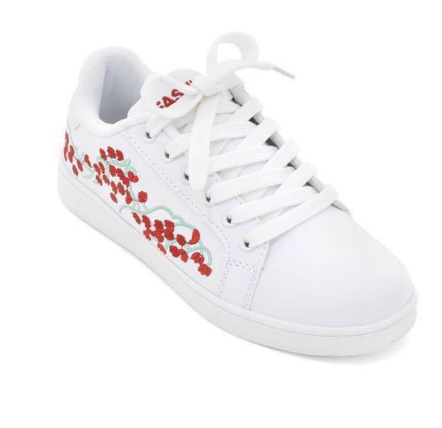 best selling sneakers 219