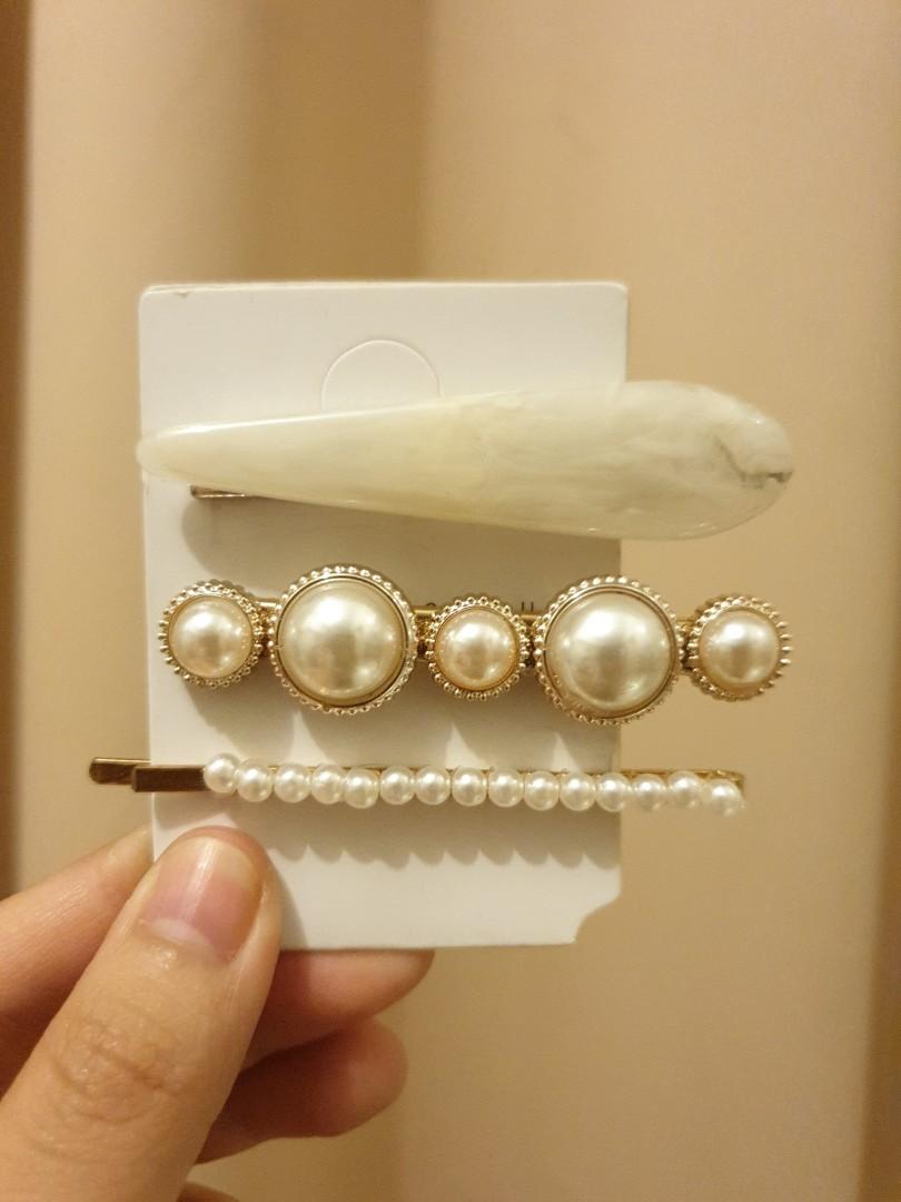 Hair clip set (Category: Hair Accessories) located in Makati City. Submitted by treenasamonte (Listing ID 233132397, Image 1). Description: Brand new.