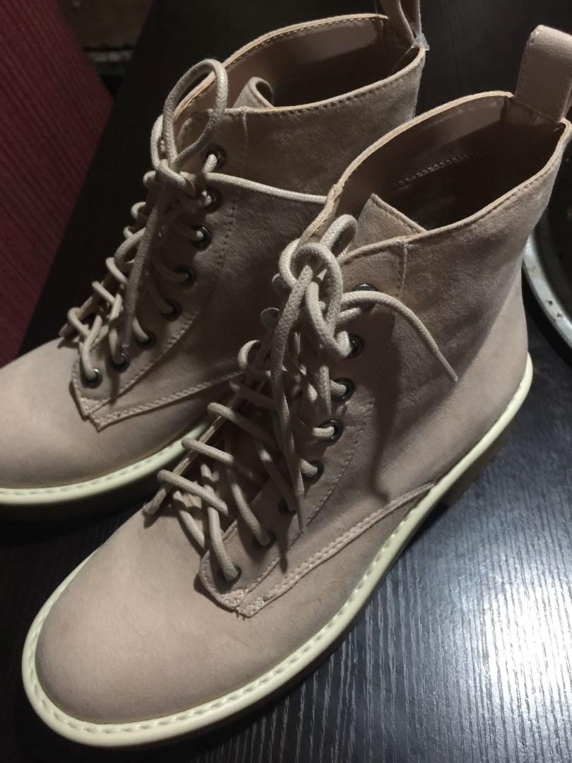 H&M boots (Category: Boots) located in Manila. Submitted by kldeclutter (Listing ID 233202009, Image 3). Description: .