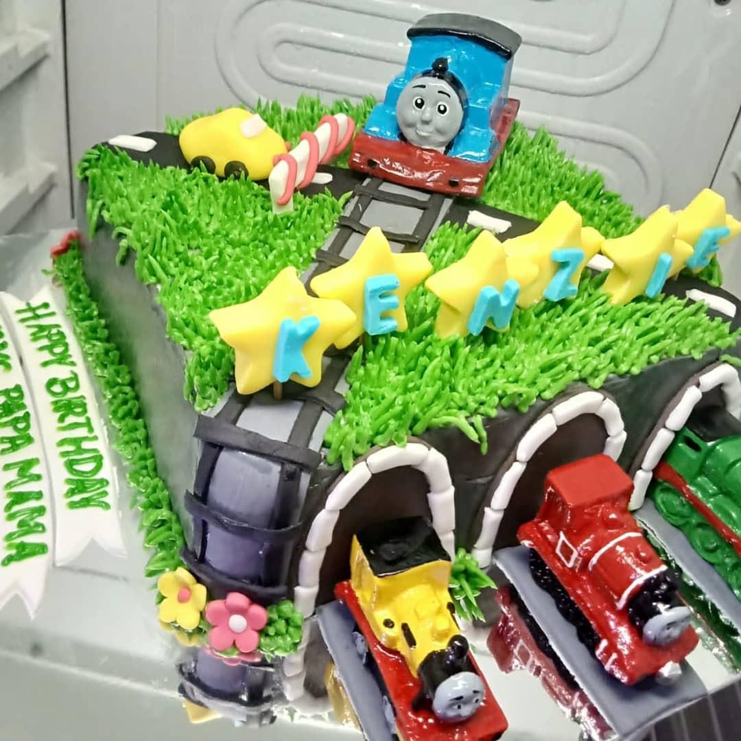 Kue Ulang Tahun Thomas Friends Food Drinks Baked Goods