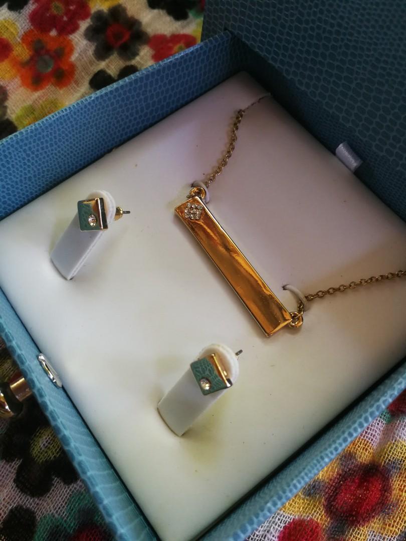 Laura Scott Watch with necklace and 