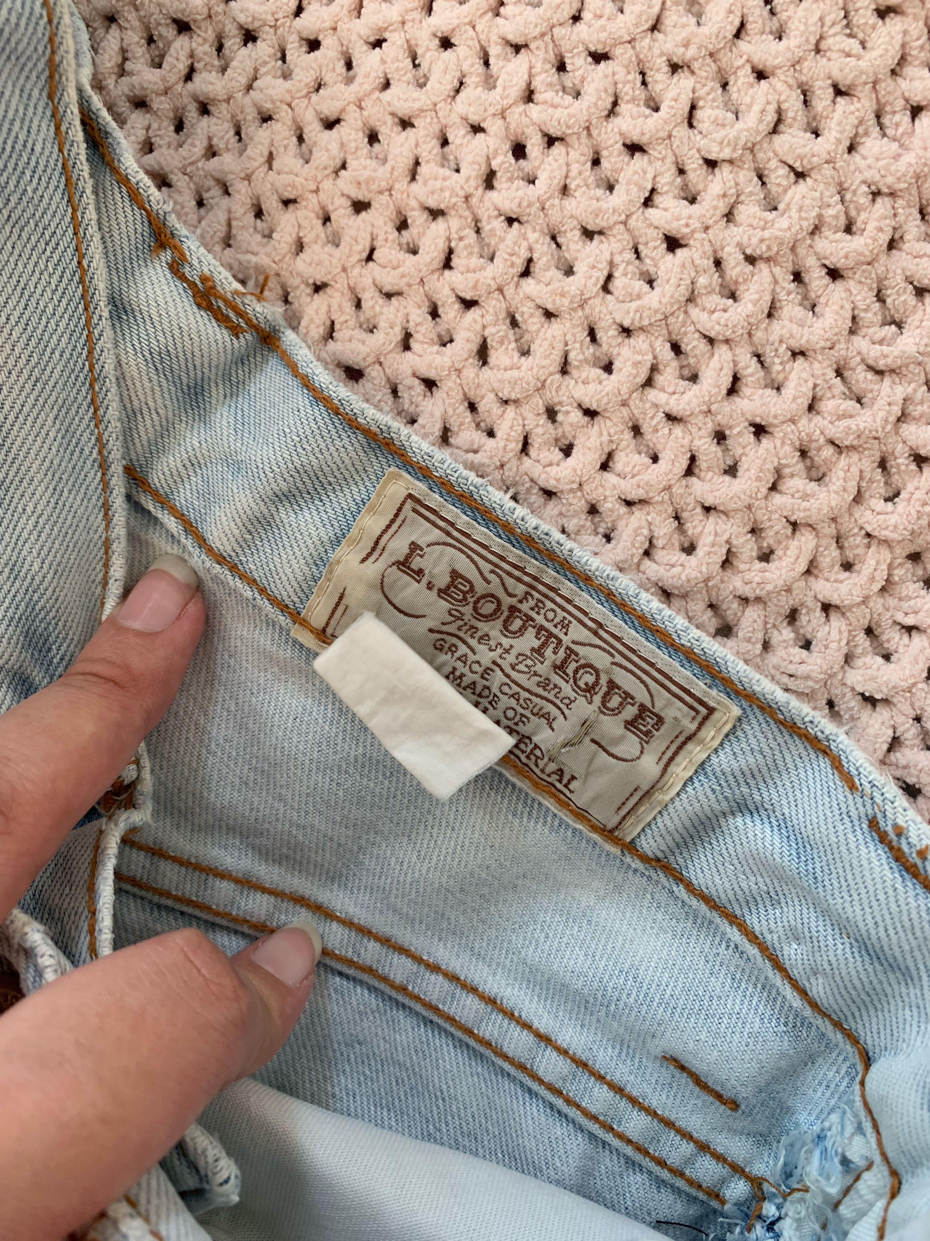 Mom Jeans Light Blue Denim (Category: Jeans) located in Makati City. Submitted by chiaryay (Listing ID 233215009, Image 3). Description: Selling low cuz a bit worn out and I’ve altered it to fit size 23-24 😊.