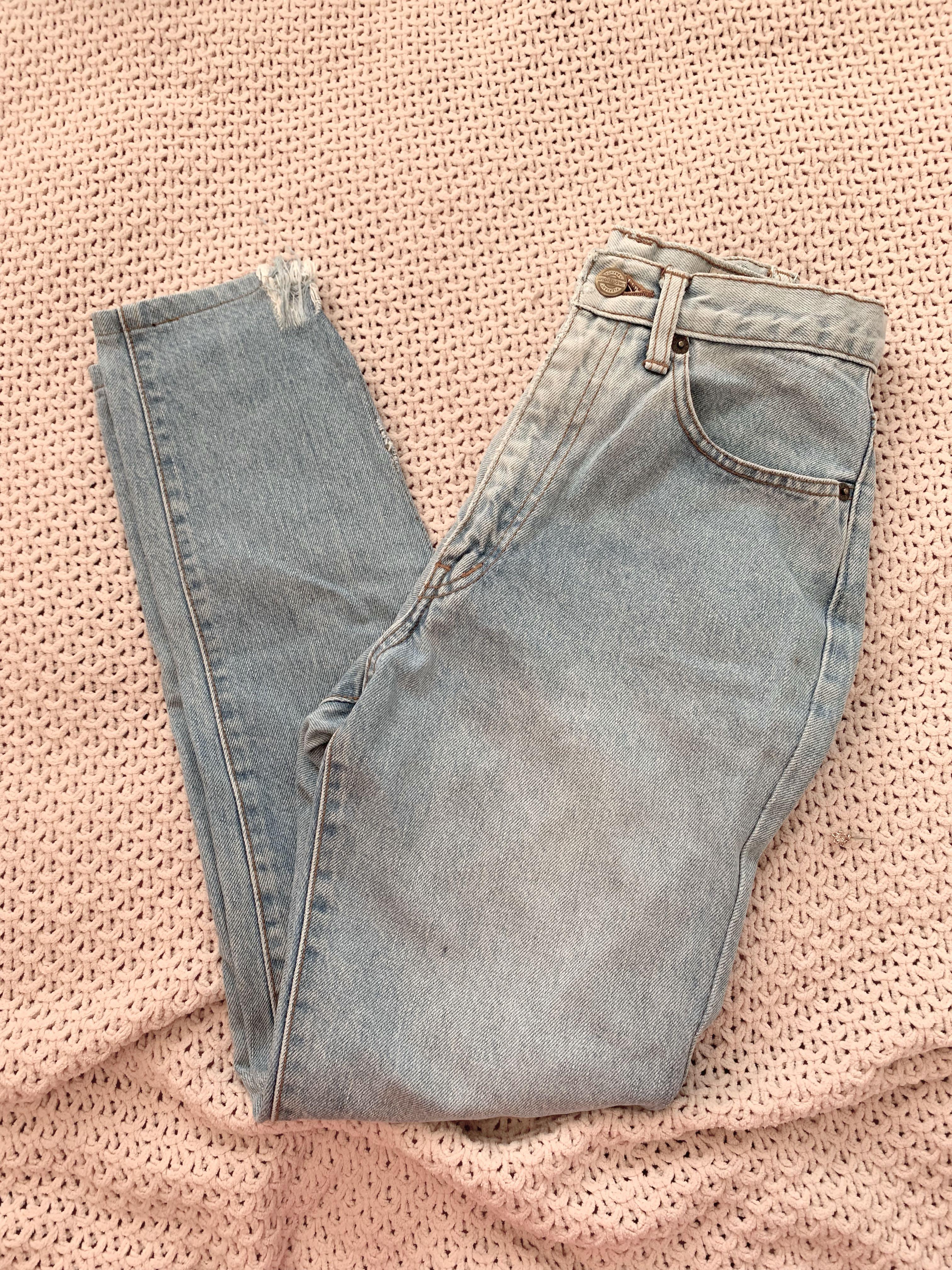 Mom Jeans Light Blue Denim (Category: Jeans) located in Makati City. Submitted by chiaryay (Listing ID 233215009, Image 1). Description: Selling low cuz a bit worn out and I’ve altered it to fit size 23-24 😊.