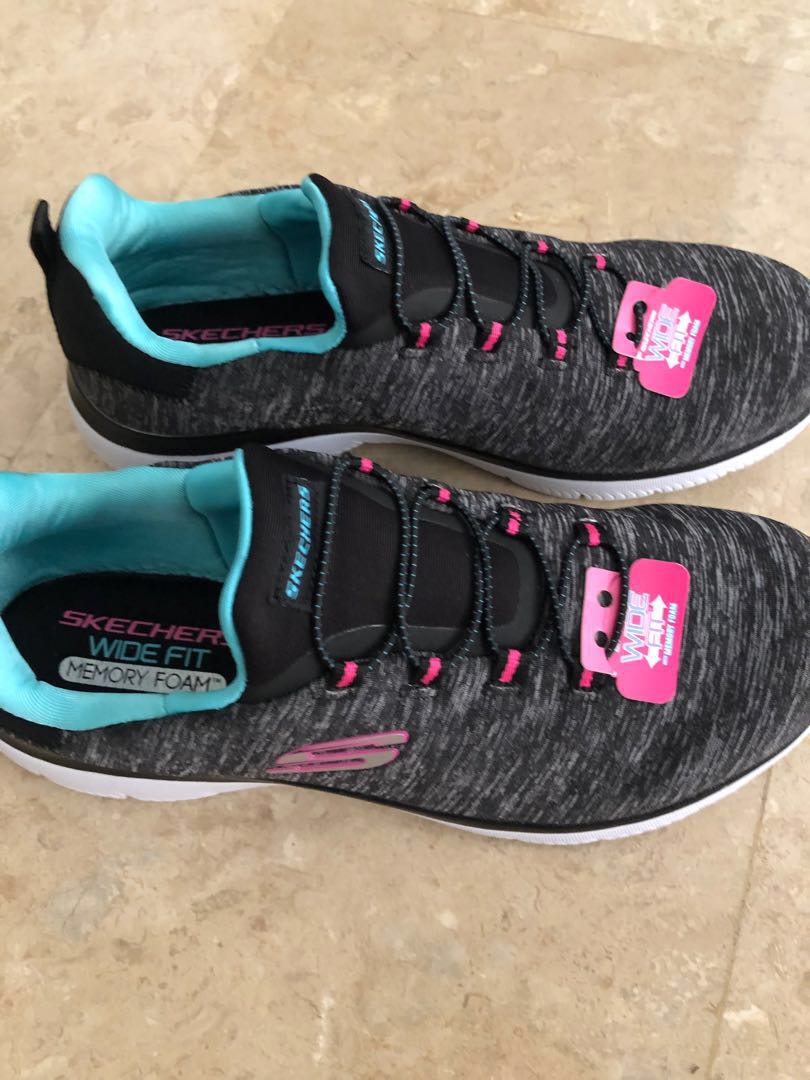 sketchers wide fit memory foam