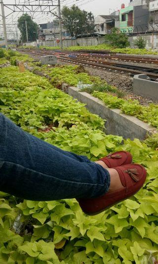 Sepatu Amble Footwear merah maroon bahan canvas size 37