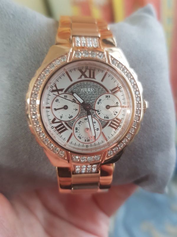 W0111l3 guess hotsell watch