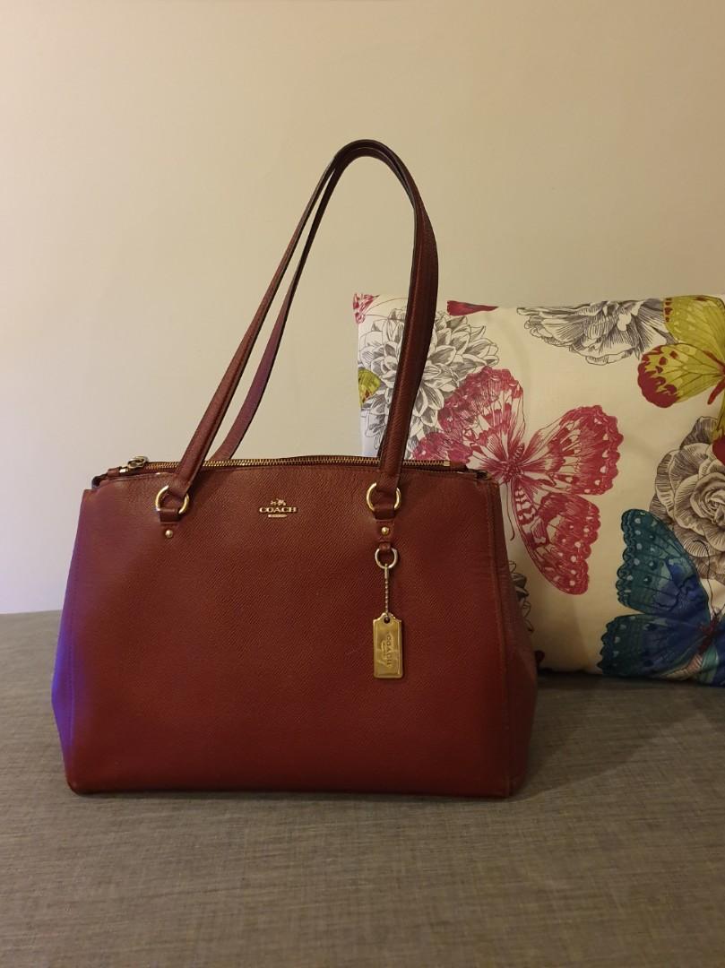 Coach medium wallet/purse in burgundy, Luxury, Bags & Wallets on Carousell