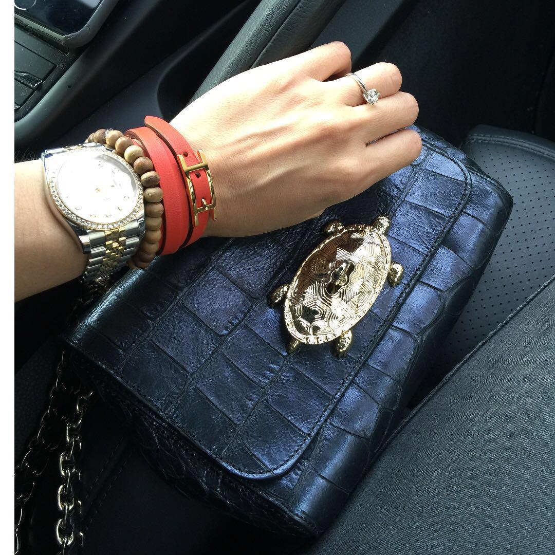 MULBERRY Lily croc embossed shoulder handbag with gold hardware. Mint condition