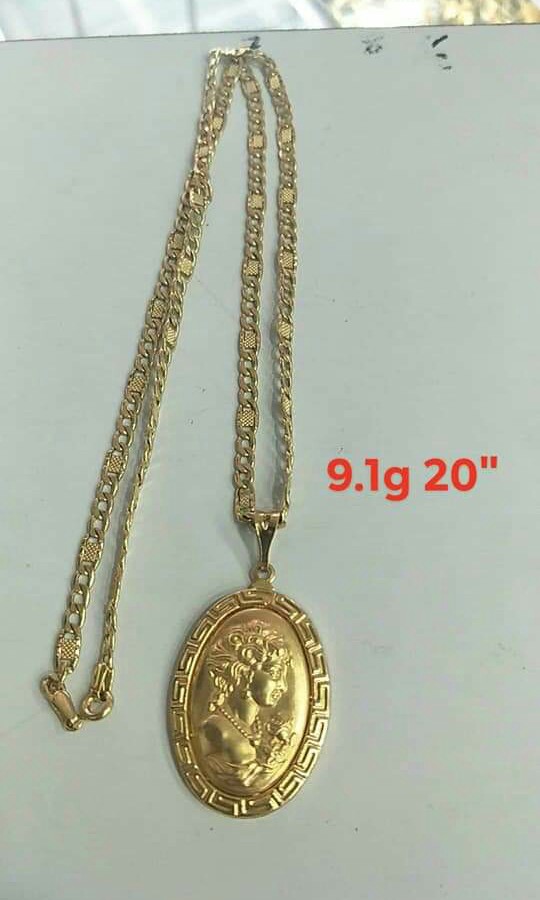 Queen Elizabeth necklaces Saudi gold 