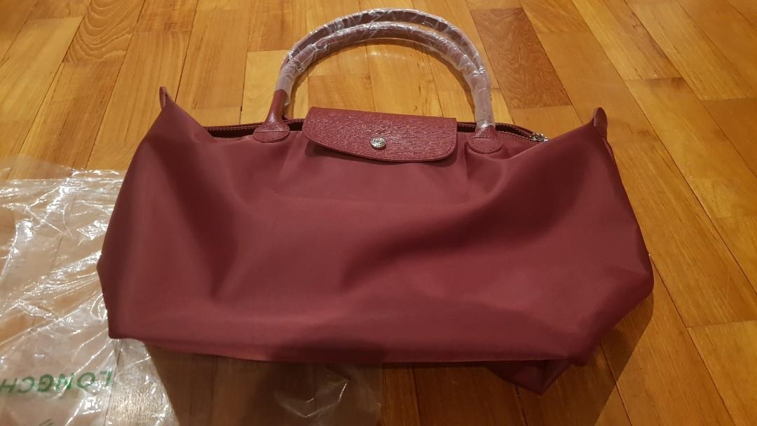 Longchamp red lacquer shop