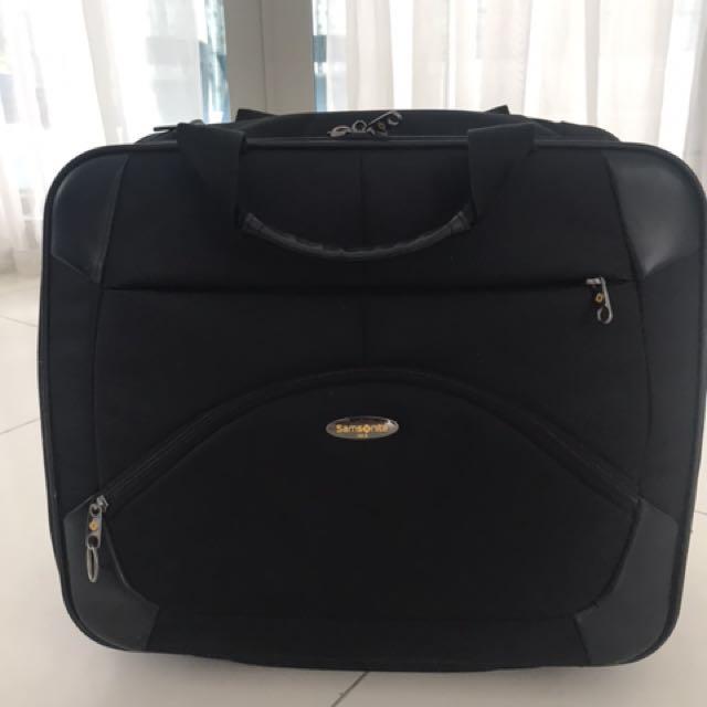 samsonite travel purse