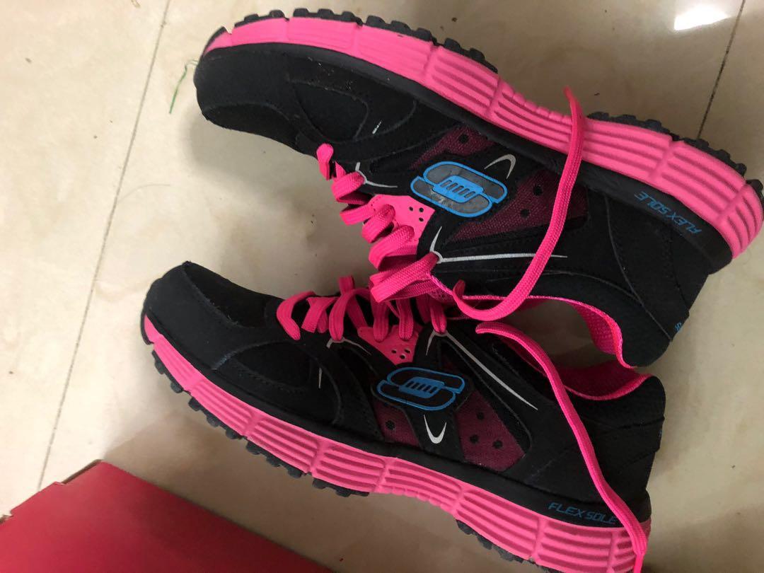 sketchers running trainers