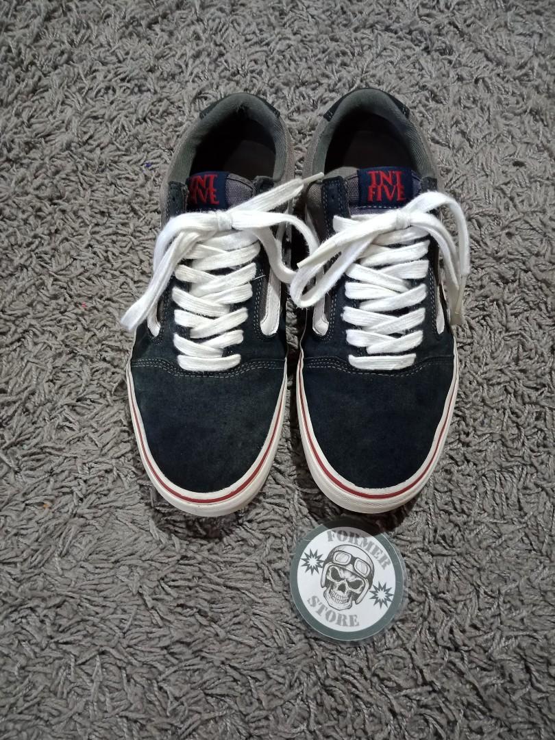 Sepatu vans hotsell tnt five