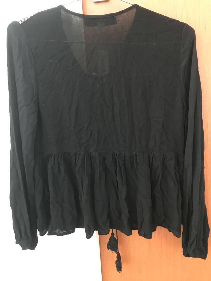 black flowy sleeve top