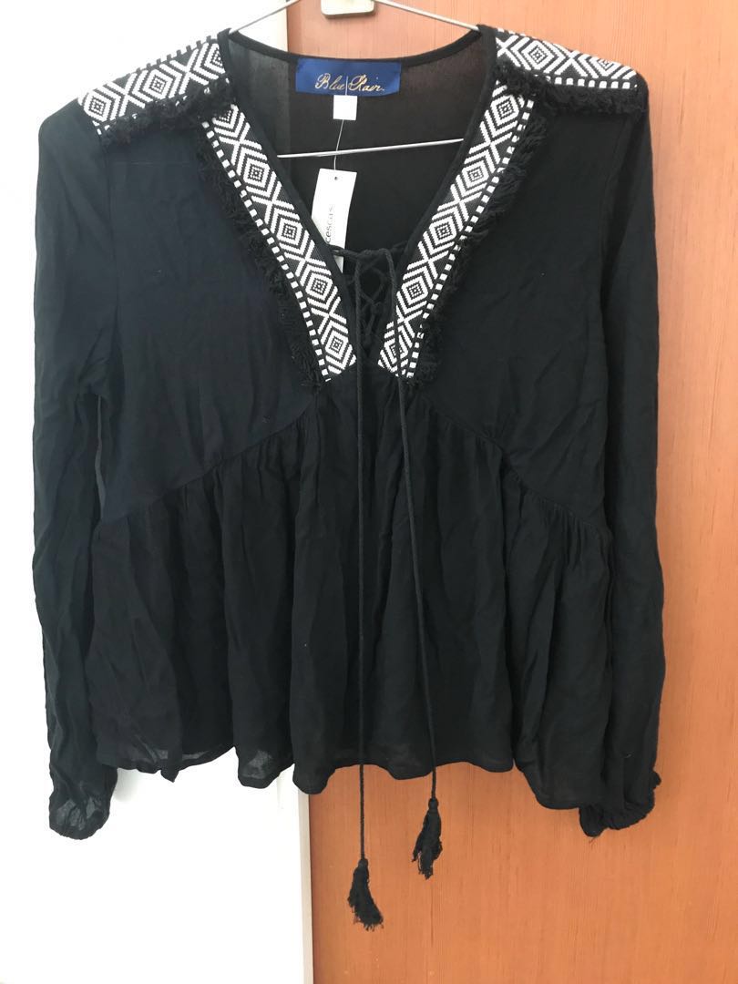 black flowy sleeve top