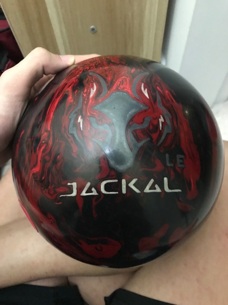 Bowling Ball jackal le, Sports Equipment, Sports & Games, Billiards & Bowling on Carousell