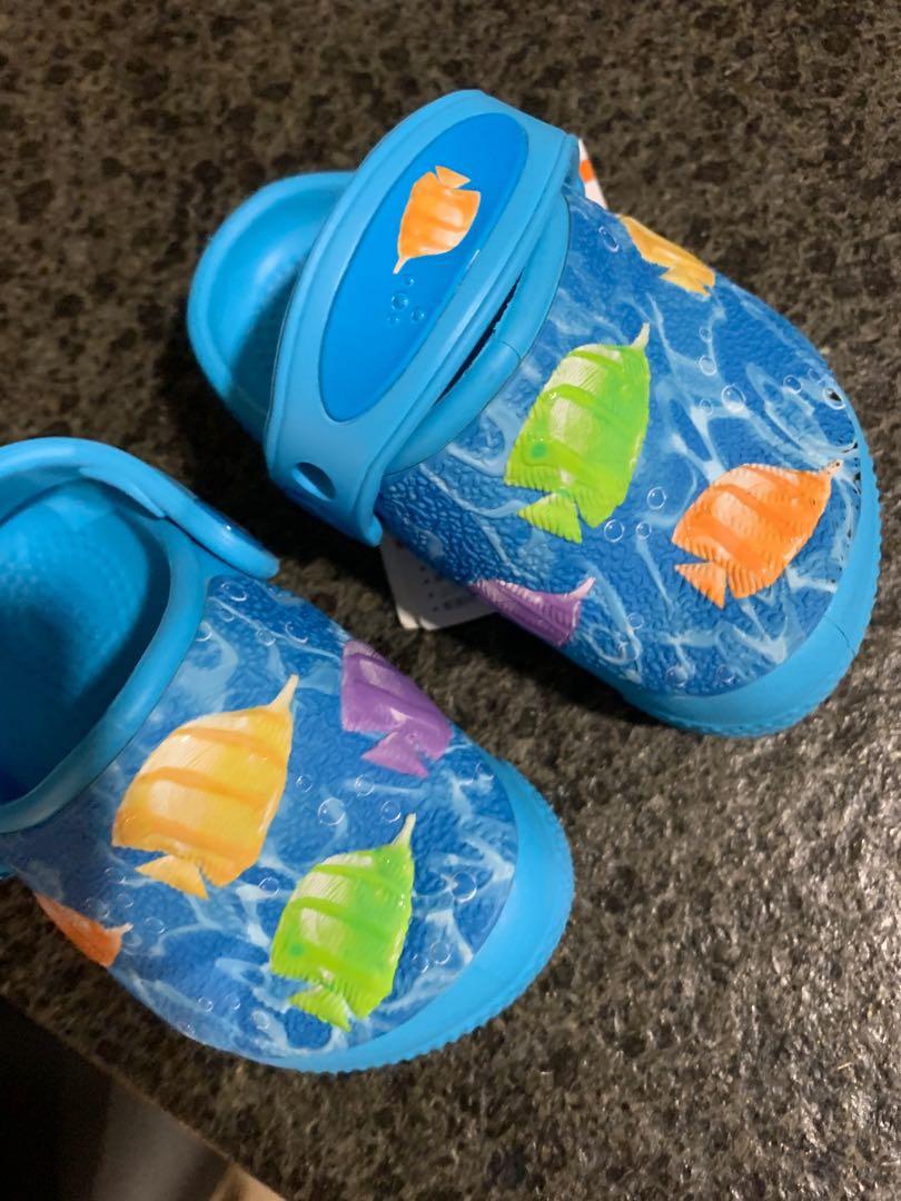 light up fish crocs