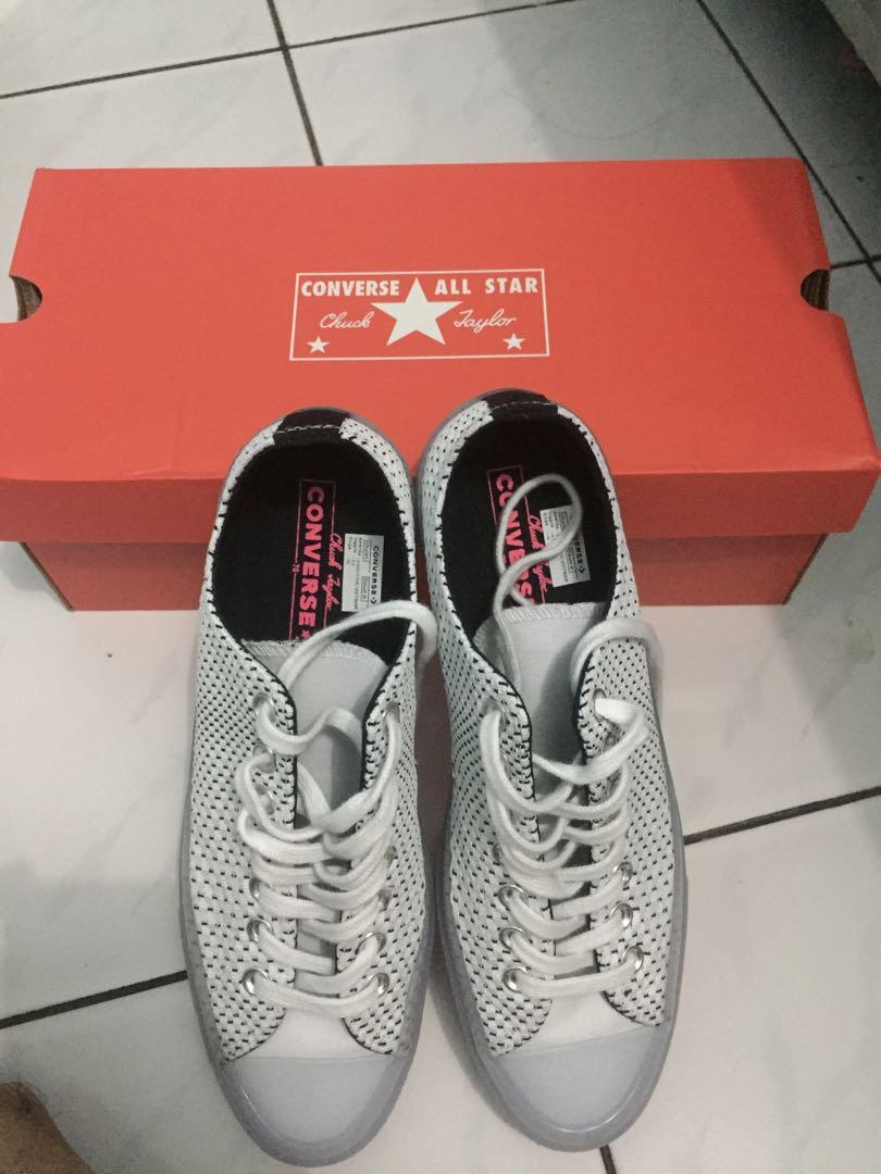 Chuck 70 neon store nights low top