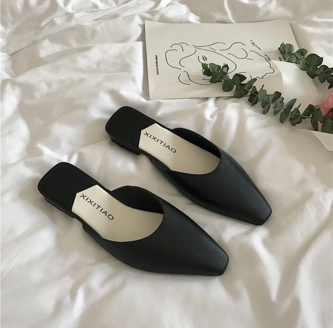 Half shoe store half slipper
