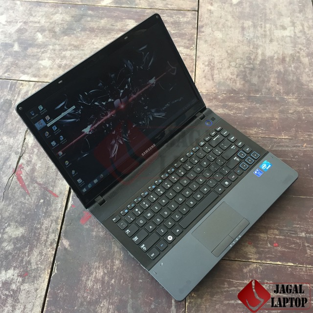 Samsung NP300E4X, Elektronik, Komputer, Laptop di Carousell