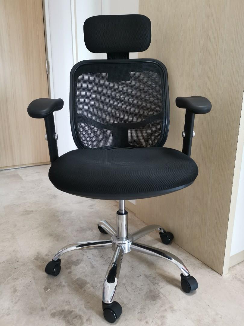 UMD ergonomic mesh office chair, Furniture, Tables & Chairs on Carousell