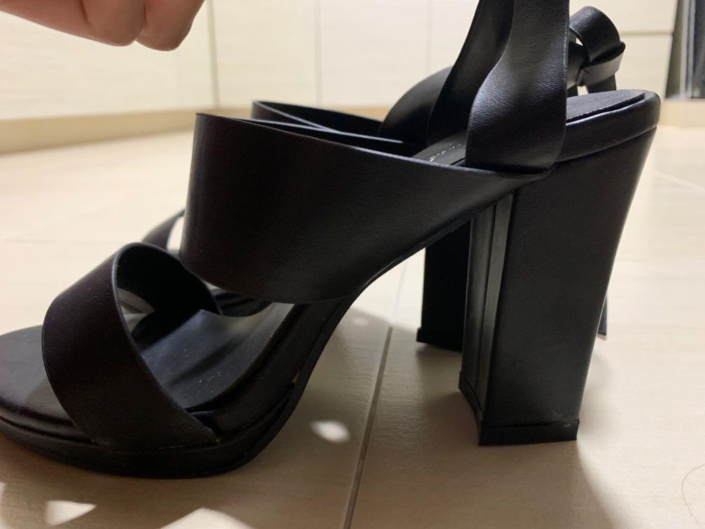 Black basic heels (Category: Heels) located in Singapore. Submitted by reap_ (Listing ID 233733415, Image 2). Description: 9/10 condition .