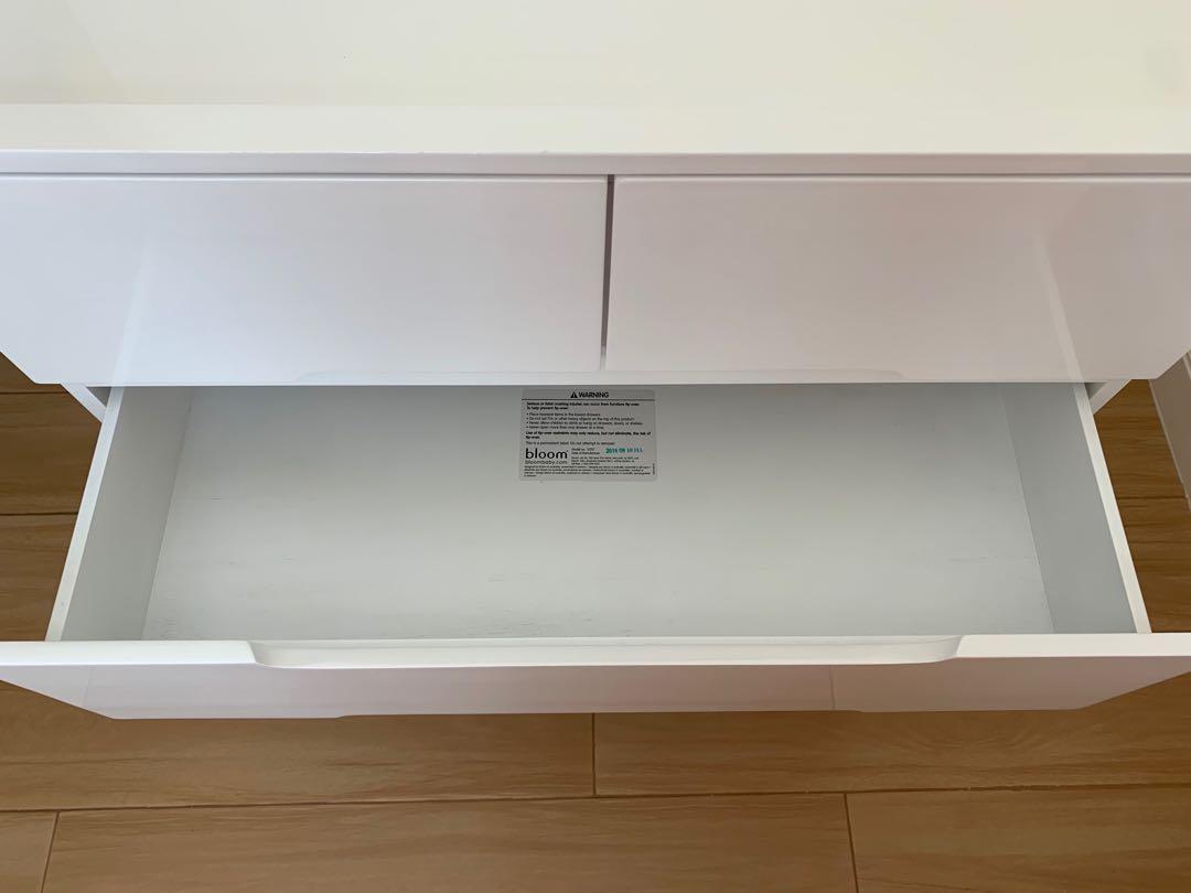 bloom changing table