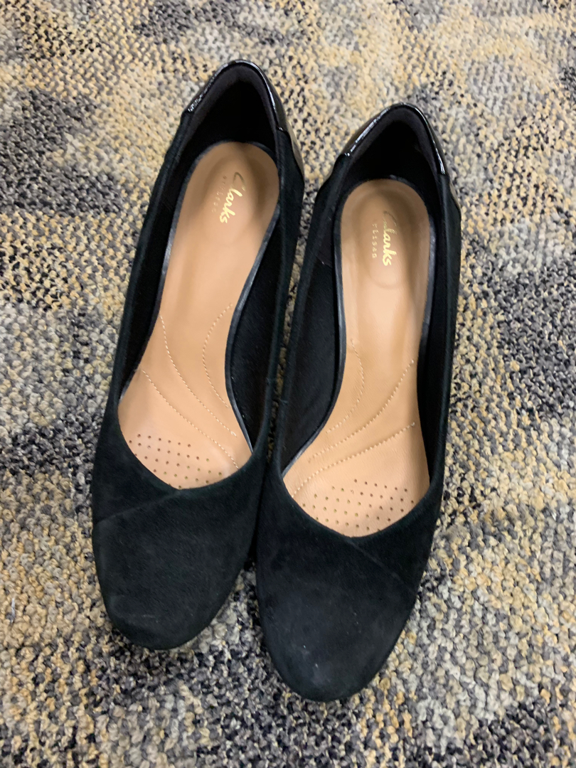 clarks artisan black pumps