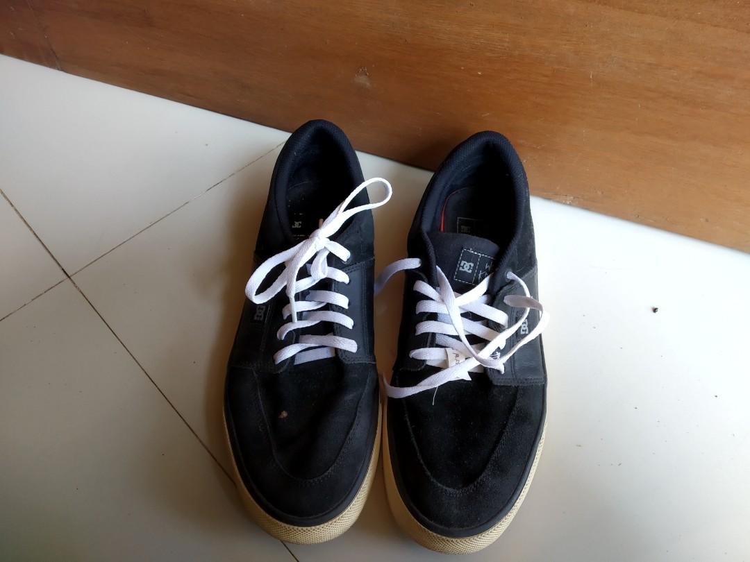 Dc Shoes Original Men S Fashion Men S Footwear Sneakers On Carousell