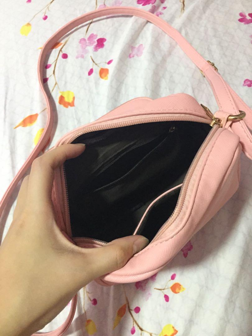 Sling Bag (Category: Tote Bags) located in Kota Kinabalu. Submitted by cstry03 (Listing ID 233716640, Image 3). Description: Condition 9/10 used twice only. If do not mind still can nego :).