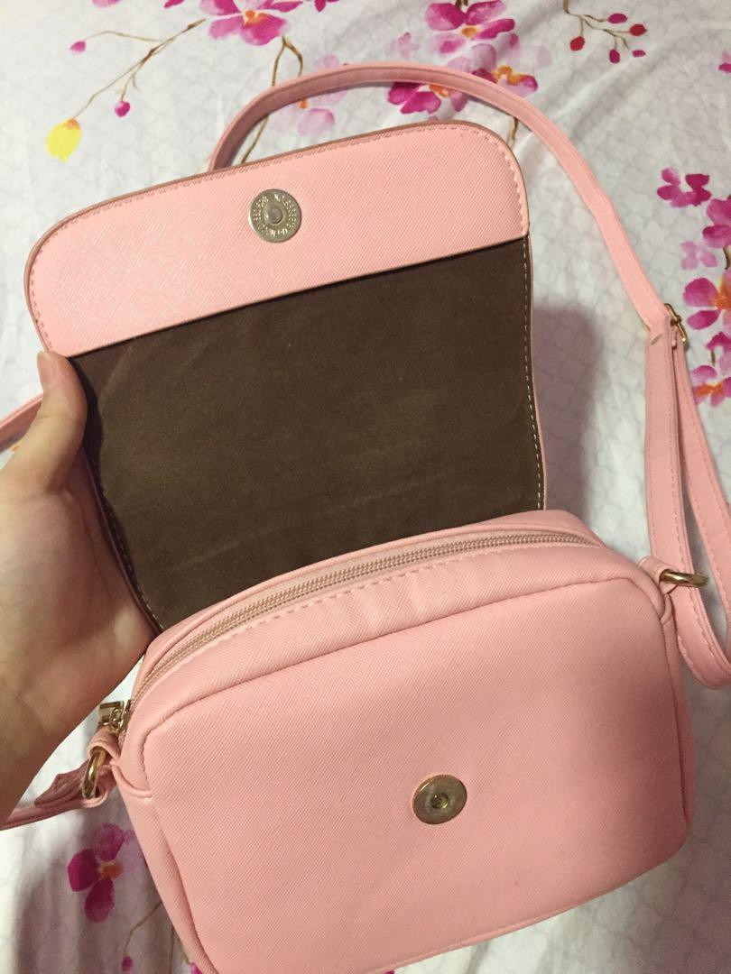 Sling Bag (Category: Tote Bags) located in Kota Kinabalu. Submitted by cstry03 (Listing ID 233716640, Image 2). Description: Condition 9/10 used twice only. If do not mind still can nego :).