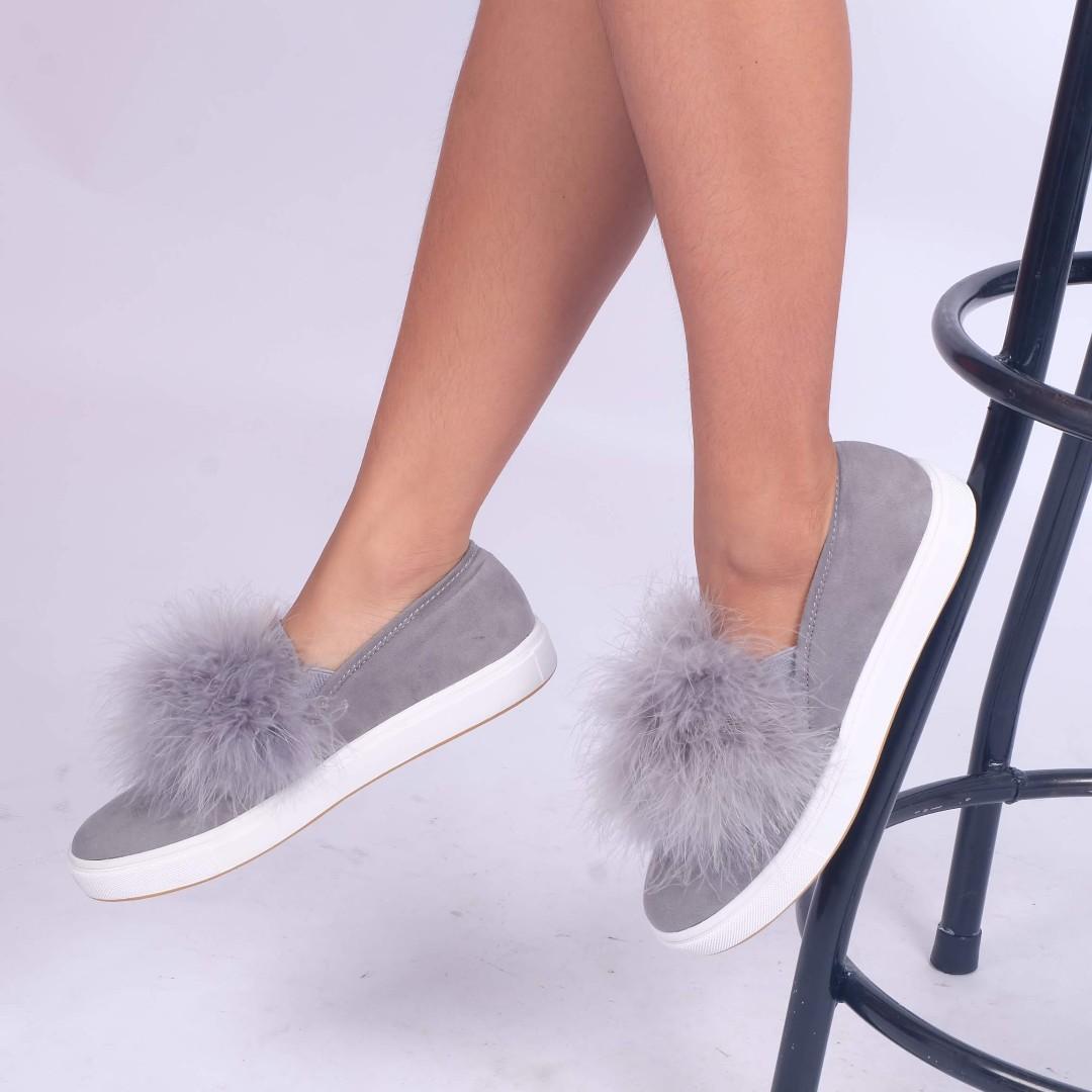 Pom pom sneakers steve madden online