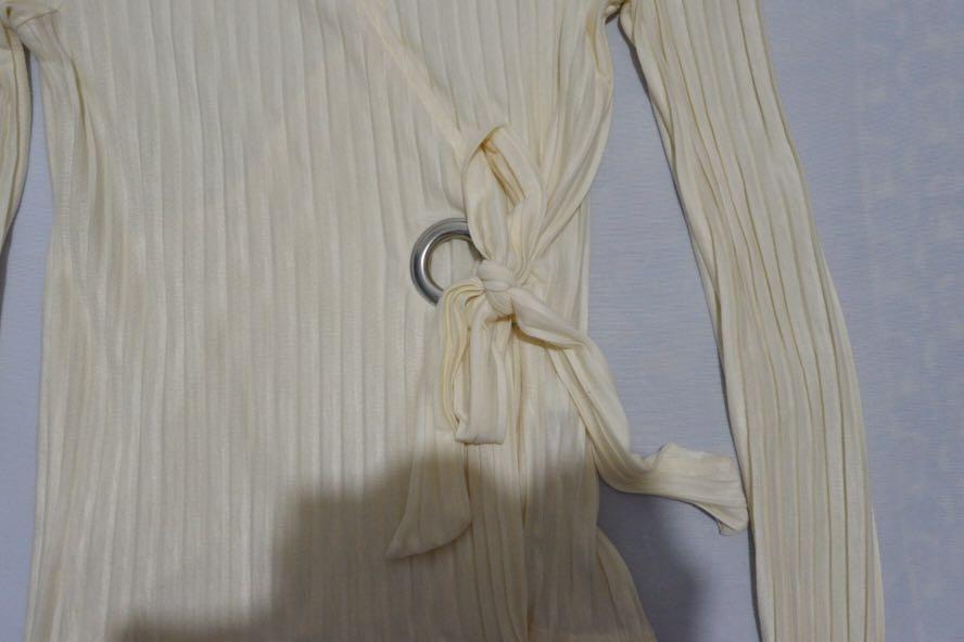 Topshop wrap top (Category: Sleeveless) located in Cebu City. Submitted by afrncs (Listing ID 233705721, Image 3). Description: BNWOT.