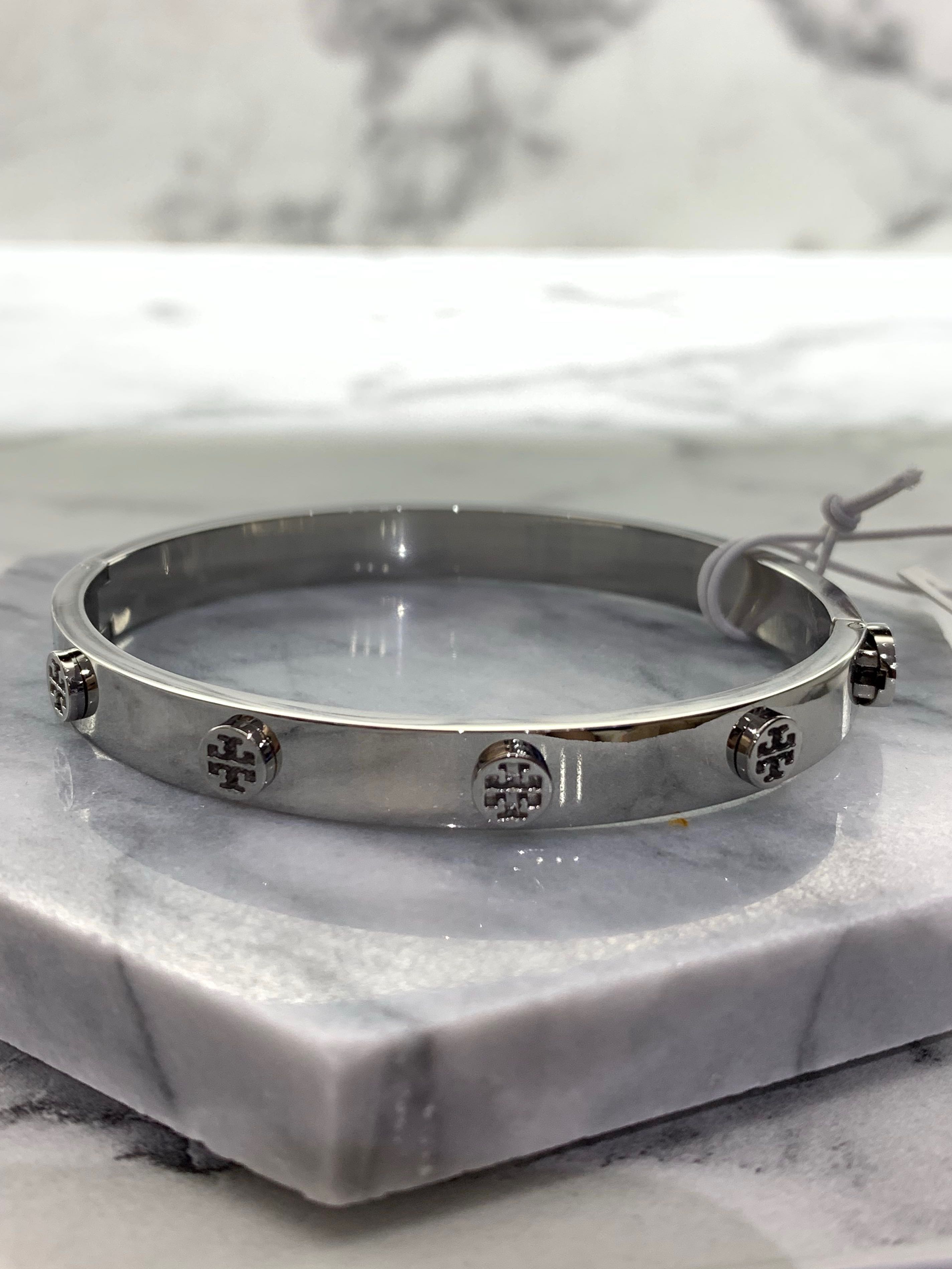 Tory burch sales logo hinge bracelet