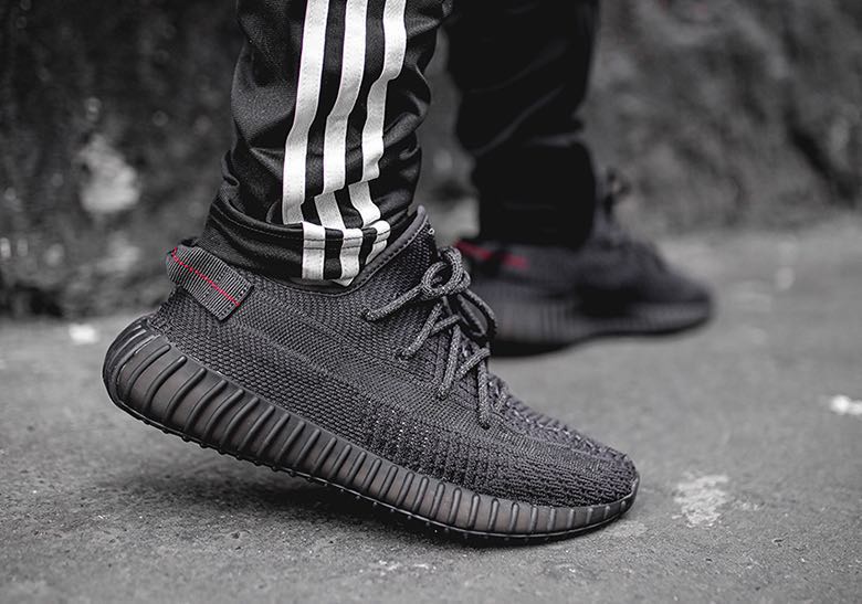 black and pink yeezy boost 350
