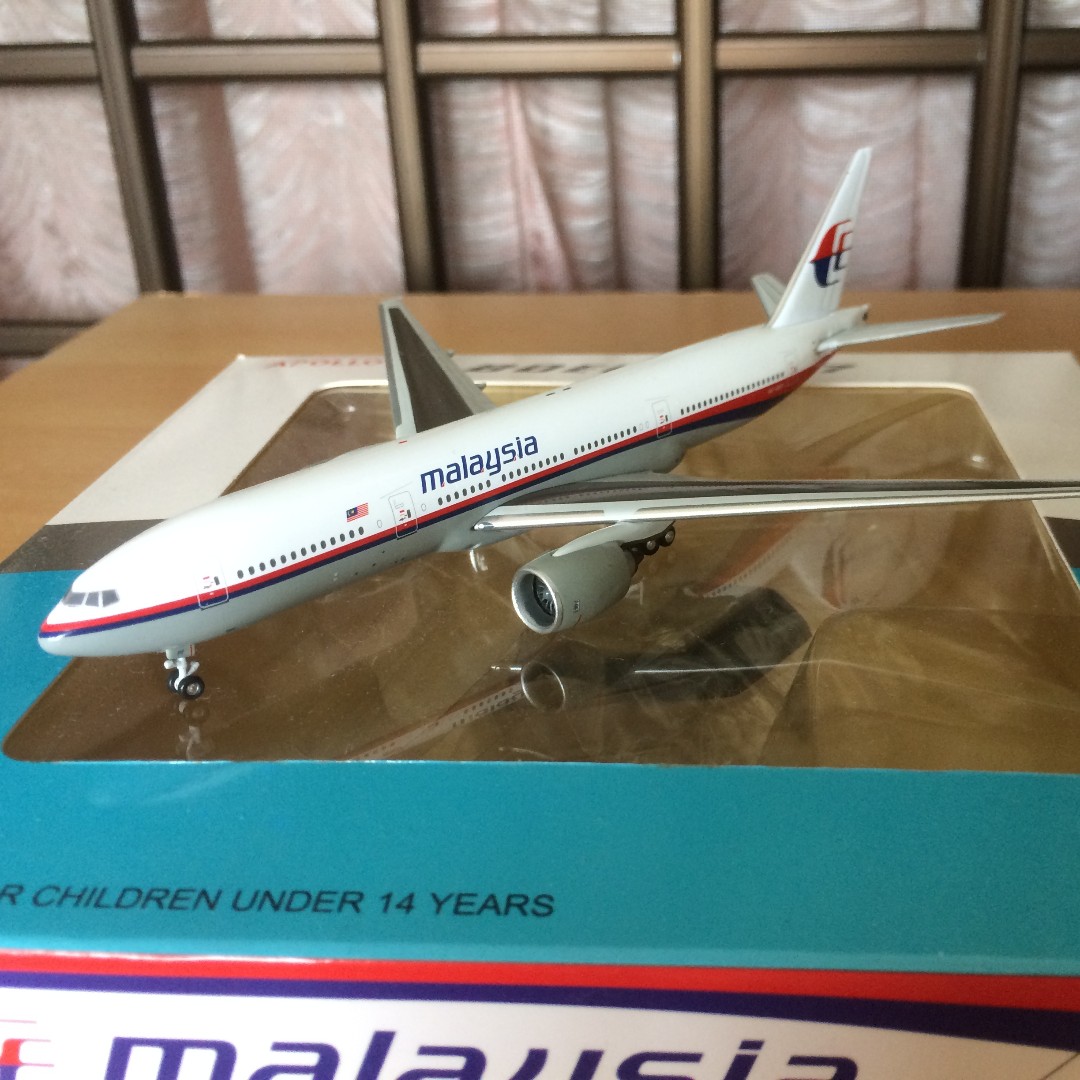 1/400 Apollo Boeing 777200 Malaysia Airlines, Hobbies & Toys