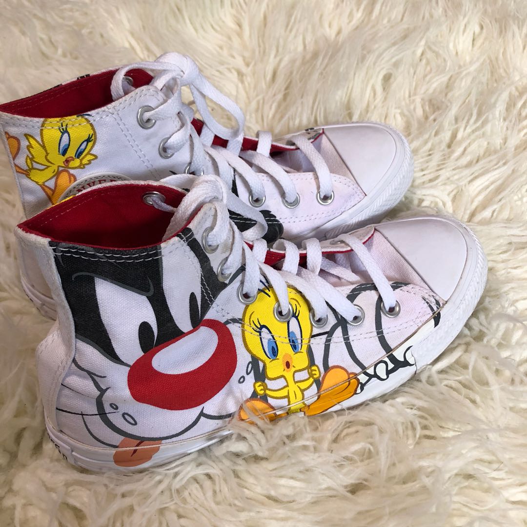 converse looney tunes shoes