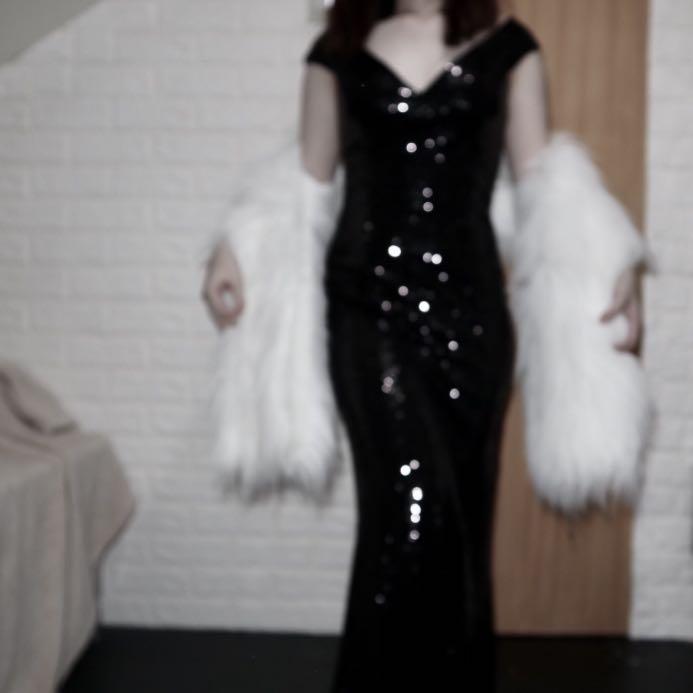 For Rent Black Sequined Long Gown (Category: Evening dresses & gowns) located in General Trias. Submitted by samwhere (Listing ID 233855282, Image 2). Description: ⚡️Can be worn as semi off shoulder or off shoulder ⚡️only used for a few hours ⚡️Really sparkly✨ ⚡️can fit wasit 28-32 (stretchable) ⚡️Rent price plus 1000 php security deposit ⚡️Security deposit will be returned when the gown is returned with no damage. ⚡️Add 350 for the fur For sale: