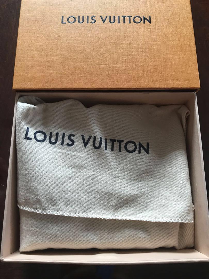 Louis Vuitton Chapman Brothers Savane Monogram Chapman Ink White Wallet  Auction (0095-2554398)