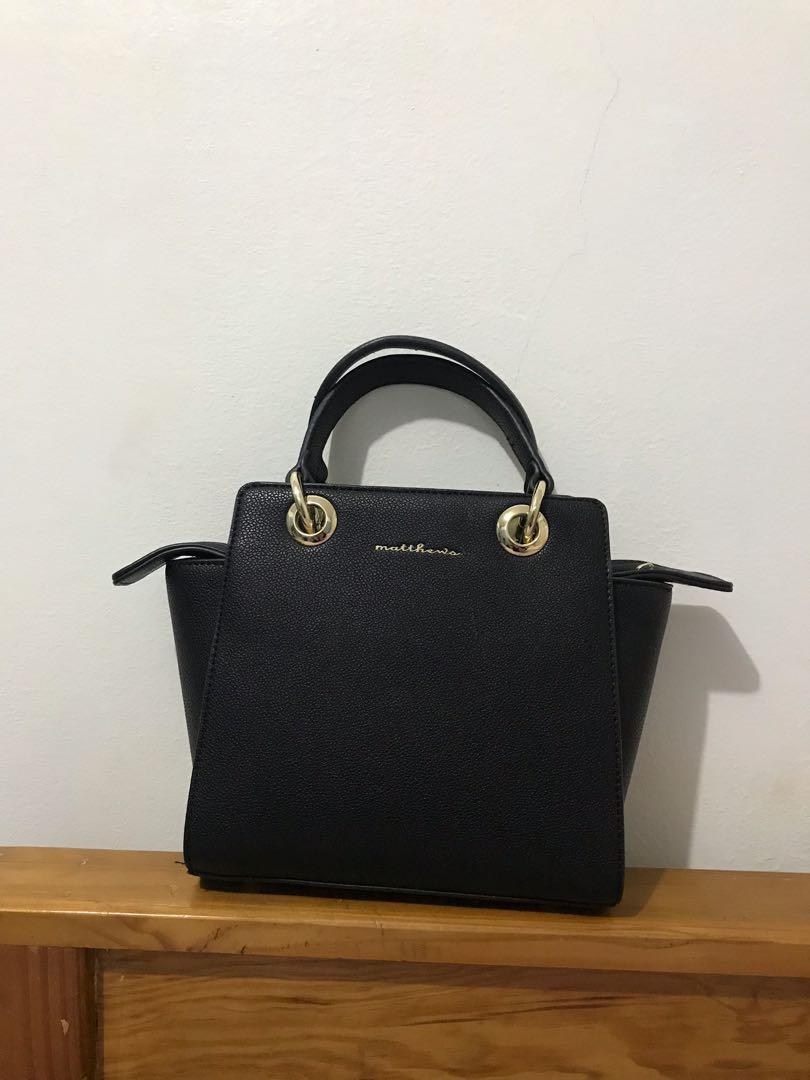 Matthew’s Black Handbag/Sling Bag (Category: Tote Bags) located in Muntinlupa City. Submitted by andreadaniela (Listing ID 233881637, Image 1). Description: Used once only. Good as new! Price is negotiable ❤️.