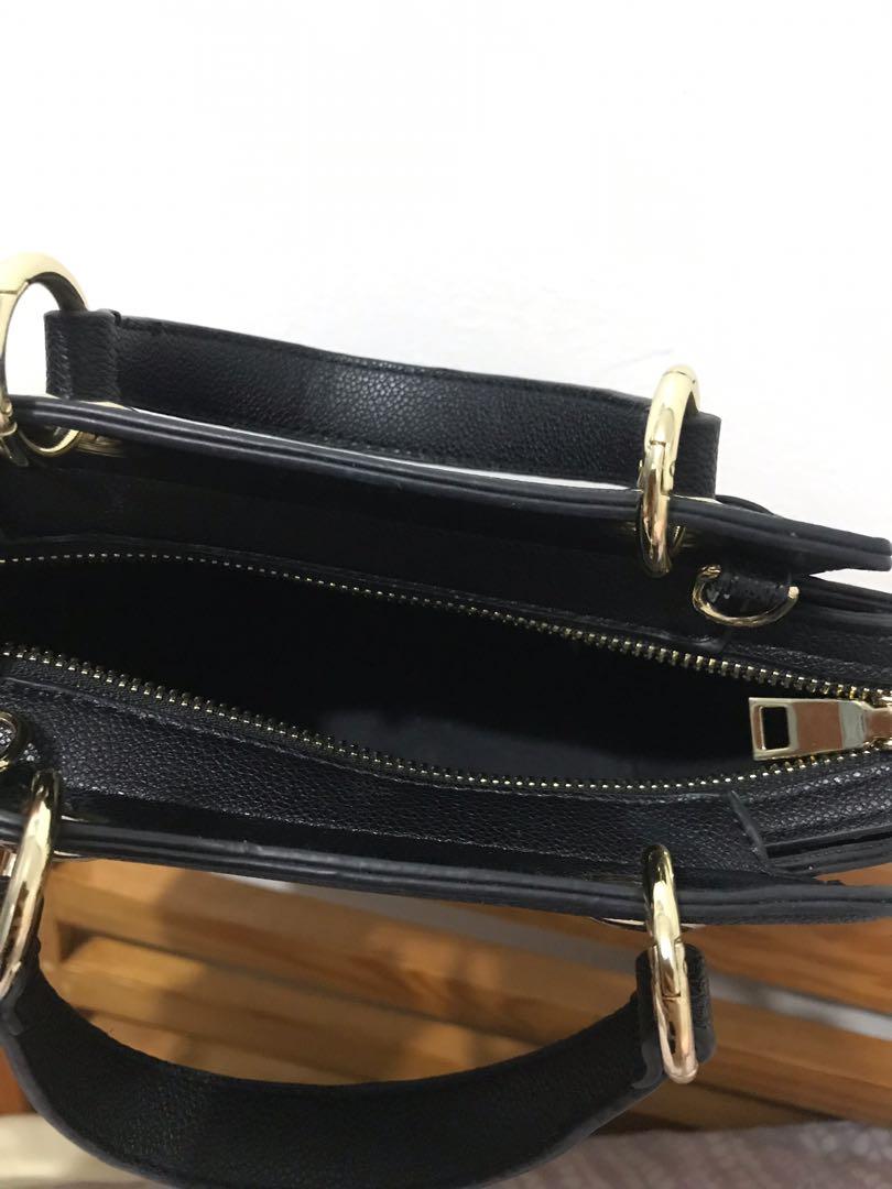 Matthew’s Black Handbag/Sling Bag (Category: Tote Bags) located in Muntinlupa City. Submitted by andreadaniela (Listing ID 233881637, Image 3). Description: Used once only. Good as new! Price is negotiable ❤️.