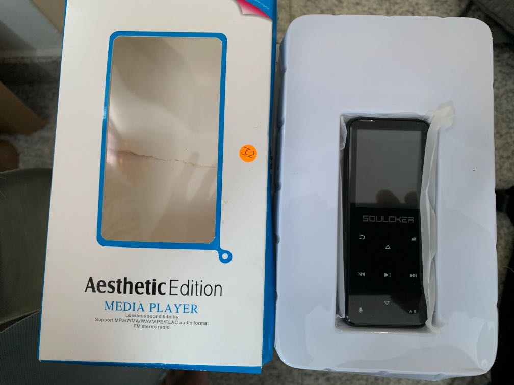 人気海外一番 MP3 player by Soulcker