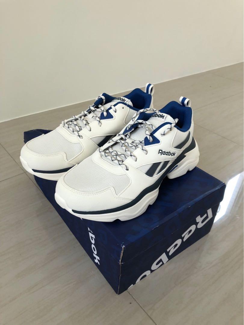 Wanna one reebok bridge store 3.0